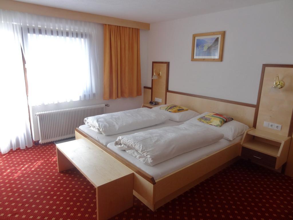 Pension Schoepf Arzl im Pitztal Pokoj fotografie